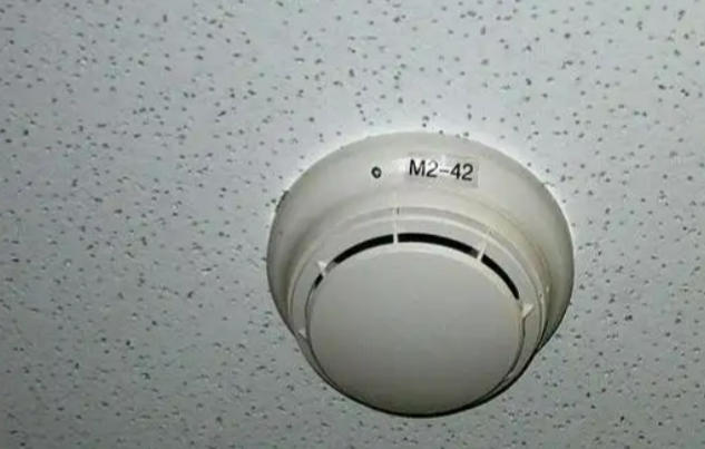 烟感器为什么成了偷拍设备的"完美伪装"？